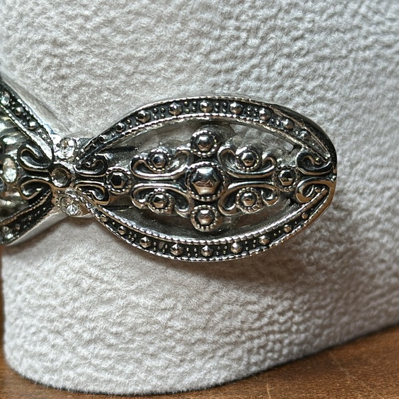 Hinged Cuff Bracelet Watch - Picture 8 of 12